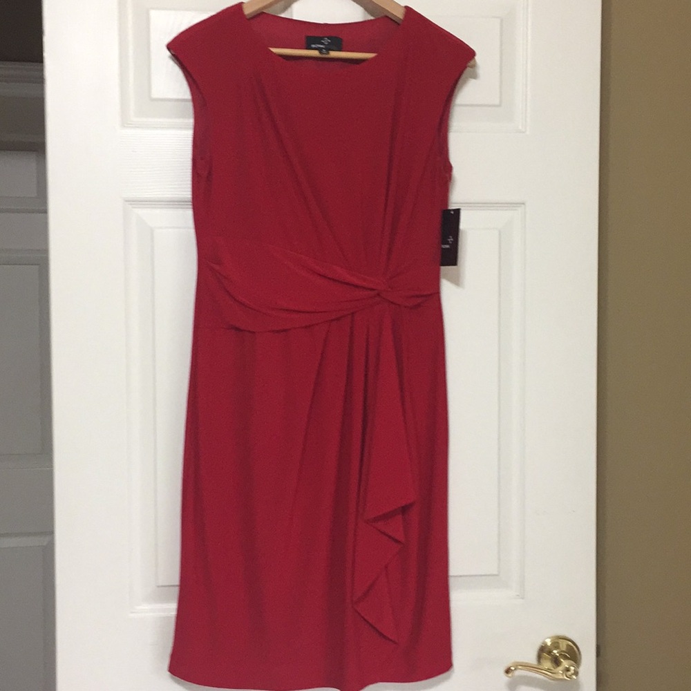 NWT Ronni Nicole red dress . Size : 8